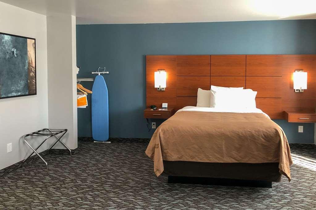 Quality Inn & Suites Watertown Fort Drum Calcium Zimmer foto