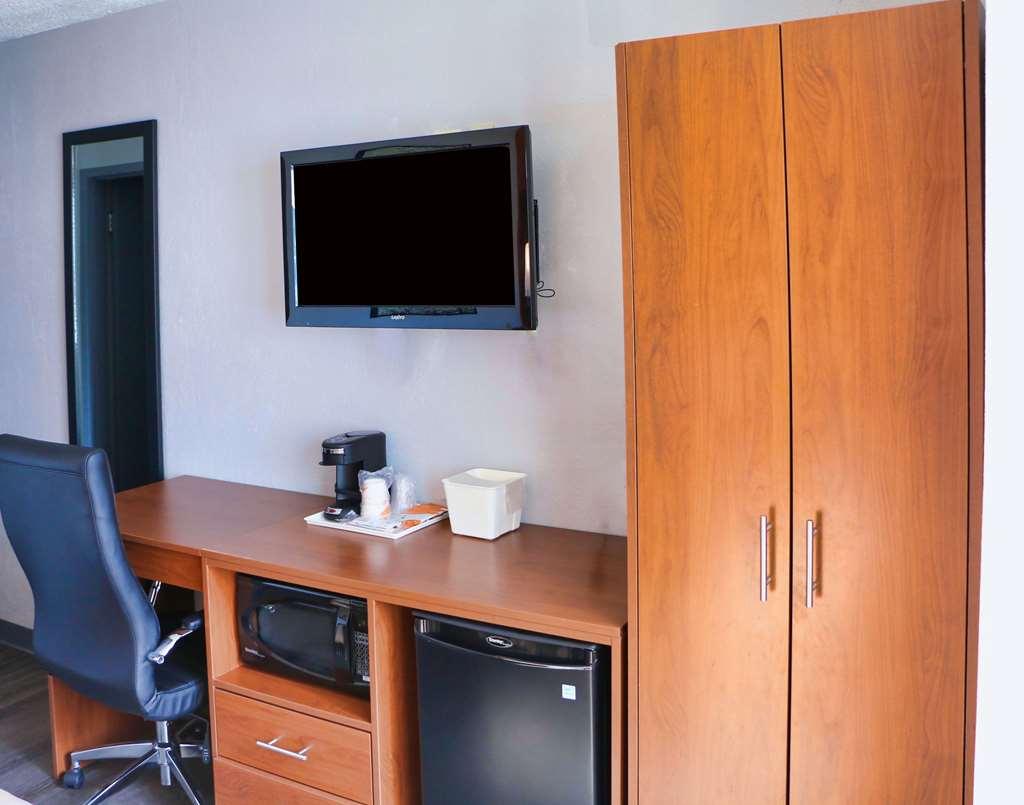 Quality Inn & Suites Watertown Fort Drum Calcium Zimmer foto