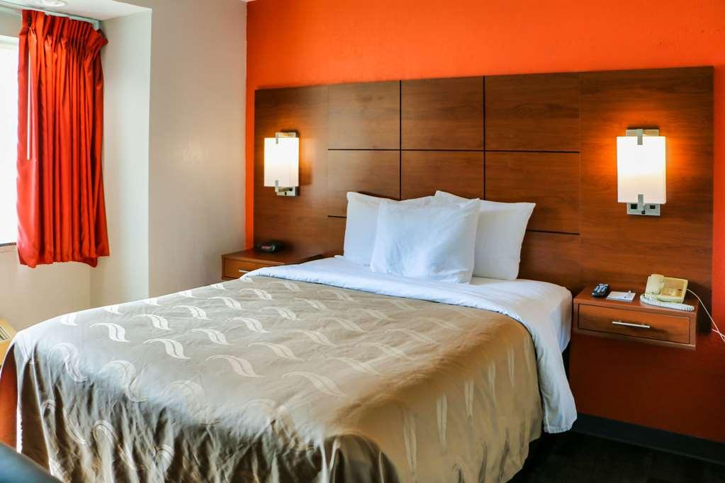 Quality Inn & Suites Watertown Fort Drum Calcium Zimmer foto