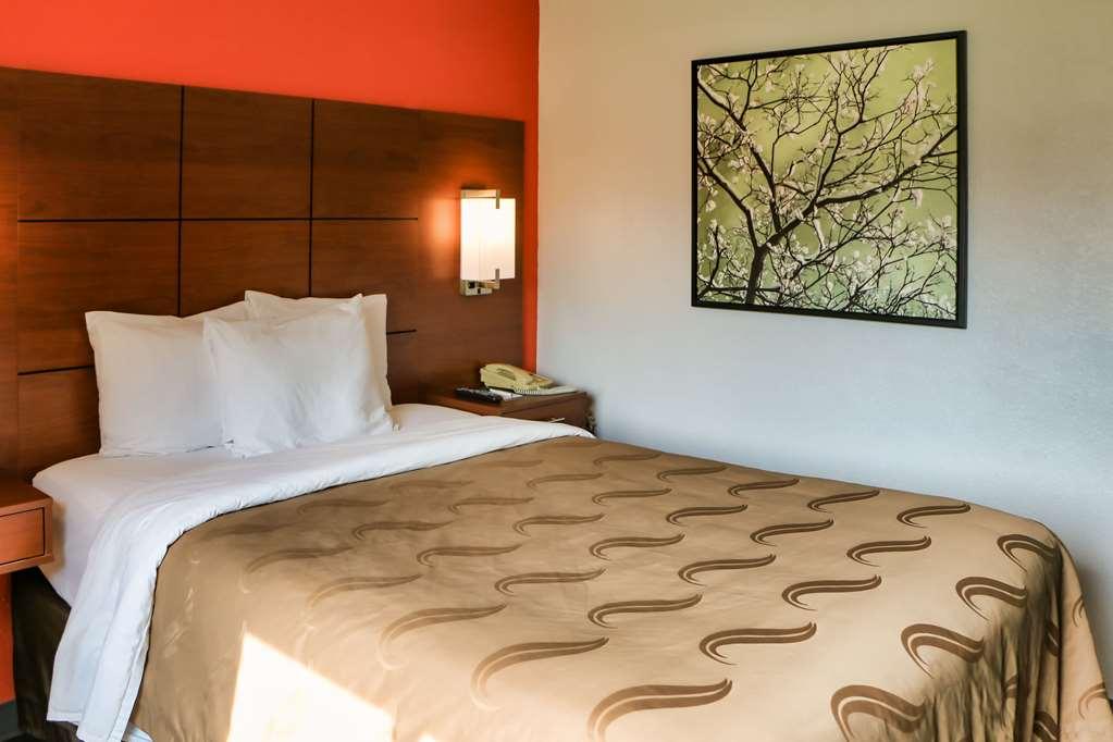Quality Inn & Suites Watertown Fort Drum Calcium Zimmer foto