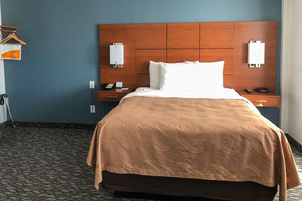 Quality Inn & Suites Watertown Fort Drum Calcium Zimmer foto