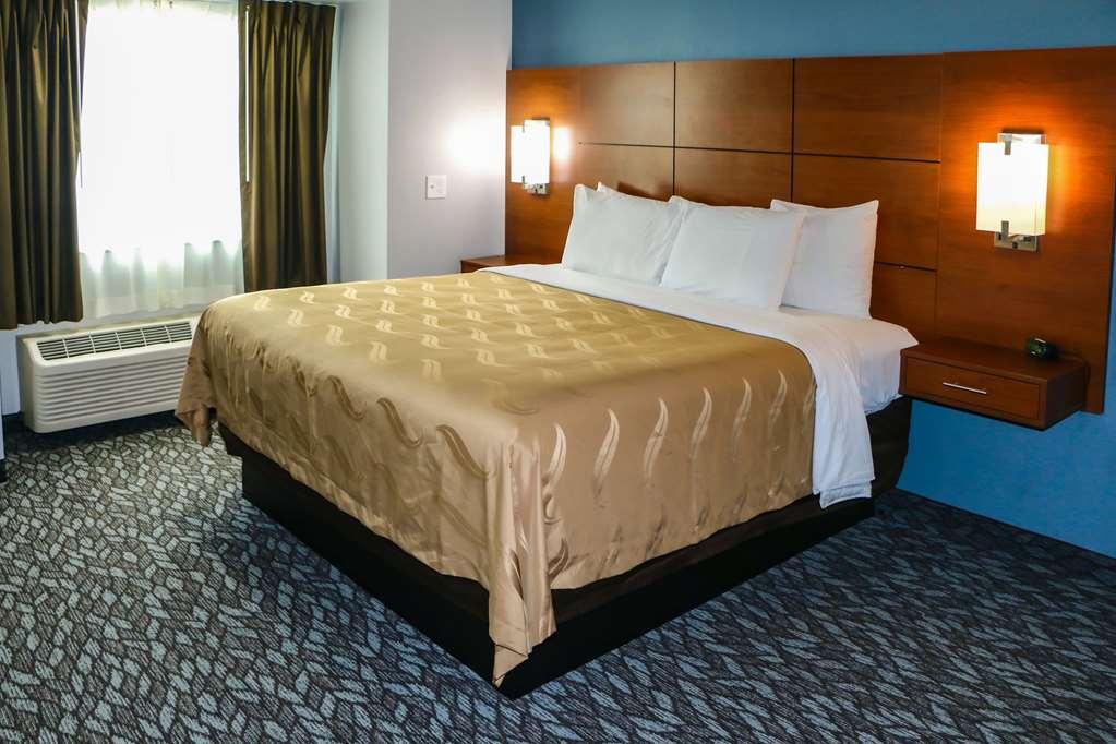 Quality Inn & Suites Watertown Fort Drum Calcium Zimmer foto
